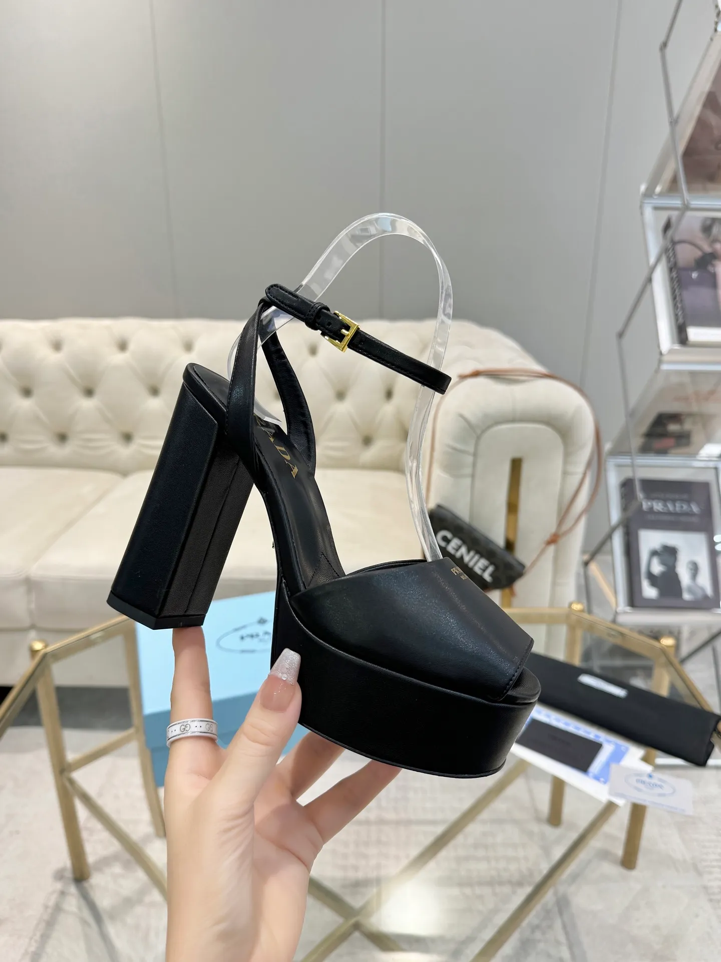 👟👟Ex-factory price 600👟👟 (imitation leather bottom-20) New arrival 👉Ready stock👈Remove the original board and make a 1:1 replica‼ ️The highest version ✅ Prada's early spring catwalk hot style 😘The latest spring style thick square toe water platform series (genuine leather outsole), (simulated leather sole) goddess must-have for super beautiful feet 👉The upper is made of imported original calfskin, soft and textured, lining + foot pads, imported sheepskin lining, breathable and comfortable, private model water platform, heel, water platform 3.5M, heel height 12M Code number 35M-39M (34 40 41 42 43 is custom-made and cannot be returned or exchanged)